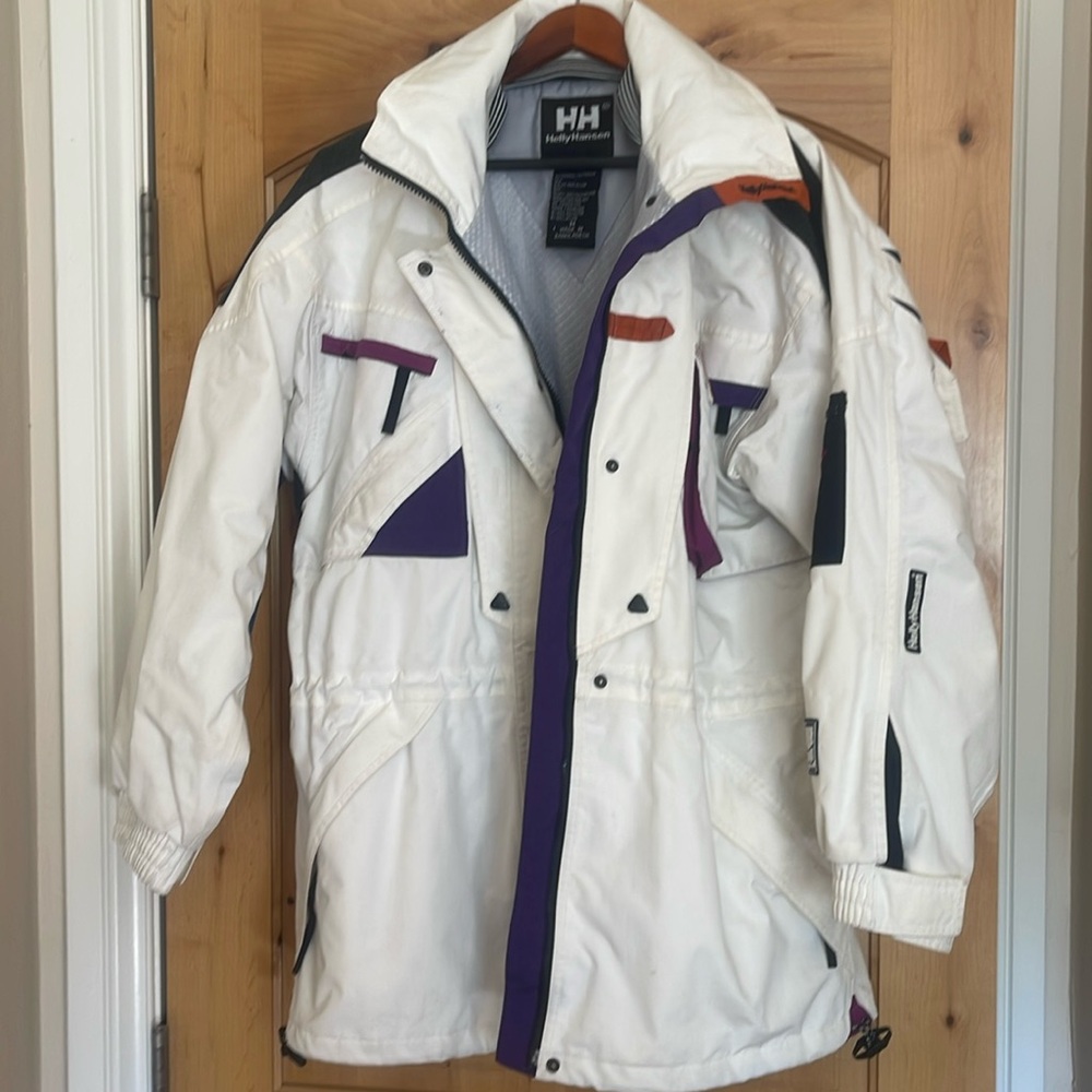 Woman’s M vintage ski jacket circa 1994.